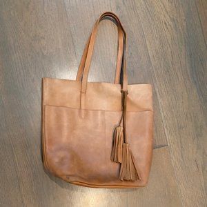 Able Bag - Tote with Chunky Tassels